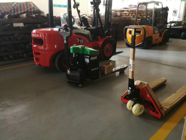 怎么操作叉車才安全？這些危險要規(guī)避！